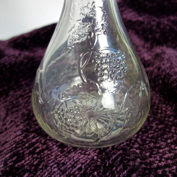 [Vintage] Clear Glass Grape Pattern Wine Decanter - Picture 3 of 11